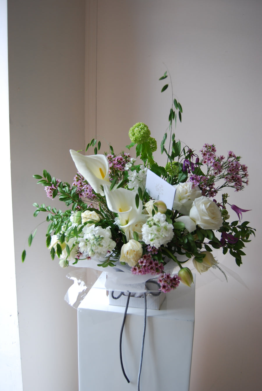 Soft + neutral | Vase arrangement